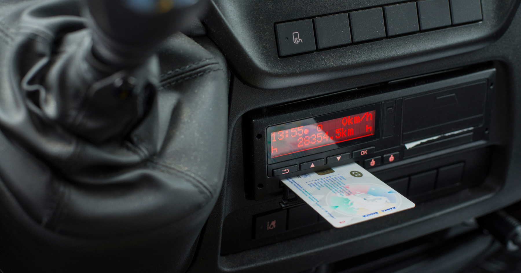 3 Ways Fleets Manage Tachograph Data – and Which One Works Best